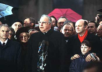 ブランデンブルク門が開放された日のコール西ドイツ首相