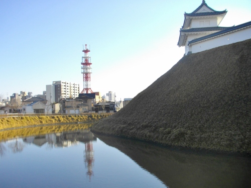 宇都宮城本丸土塁 (2) (500x374).jpg