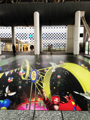 大阪駅の巨大な絵2