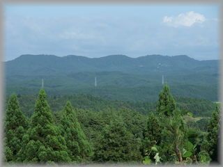 320px-石倉山(三種町)から見た房住山.jpg