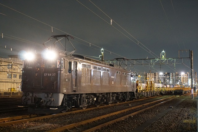 EF64 37牽引 日野ロングチキ工臨7