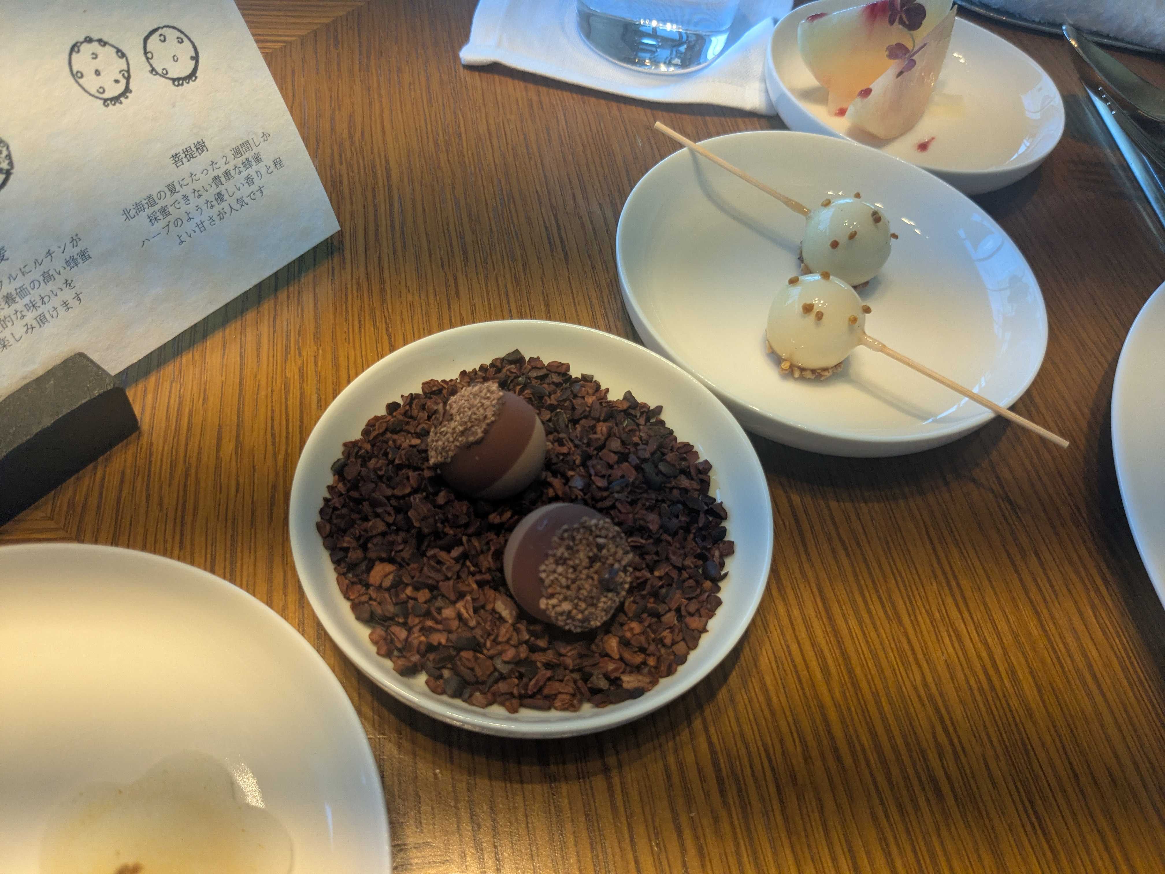 フォーシーズンズホテル東京大手町　エスト　ランチ　デザート　蜂蜜を使った説明