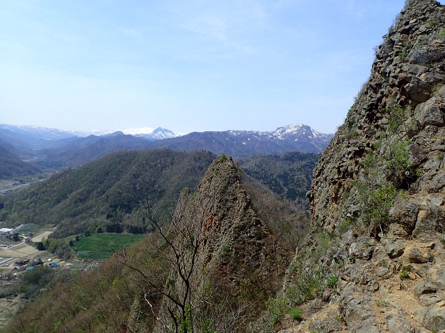 P5011886　12：42神威岳と烏帽子岳.jpg