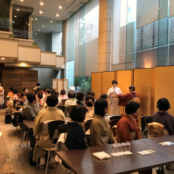 会場