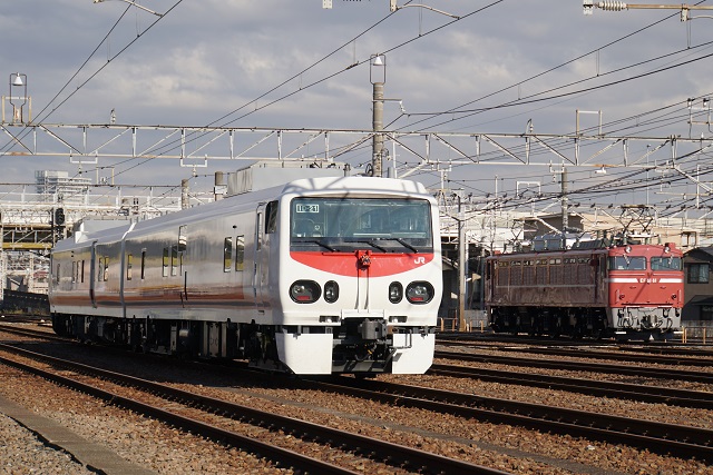 EF81 81牽引 キヤ193系 イ―ストアイD2