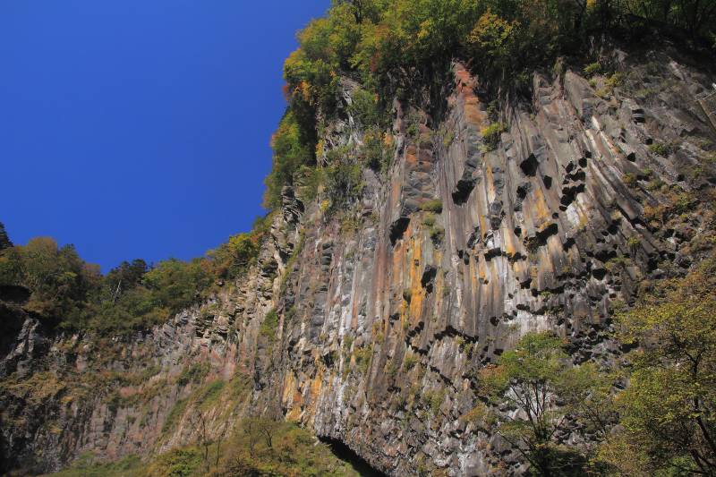 華厳の滝・柱状節理_004柱状節理.jpg