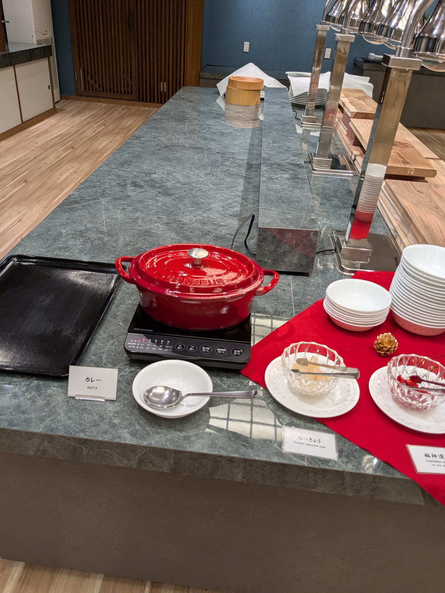 ホテル＆リゾート 山の内ヒルズ　夕食　長野県産コシヒカリとビーフカレー