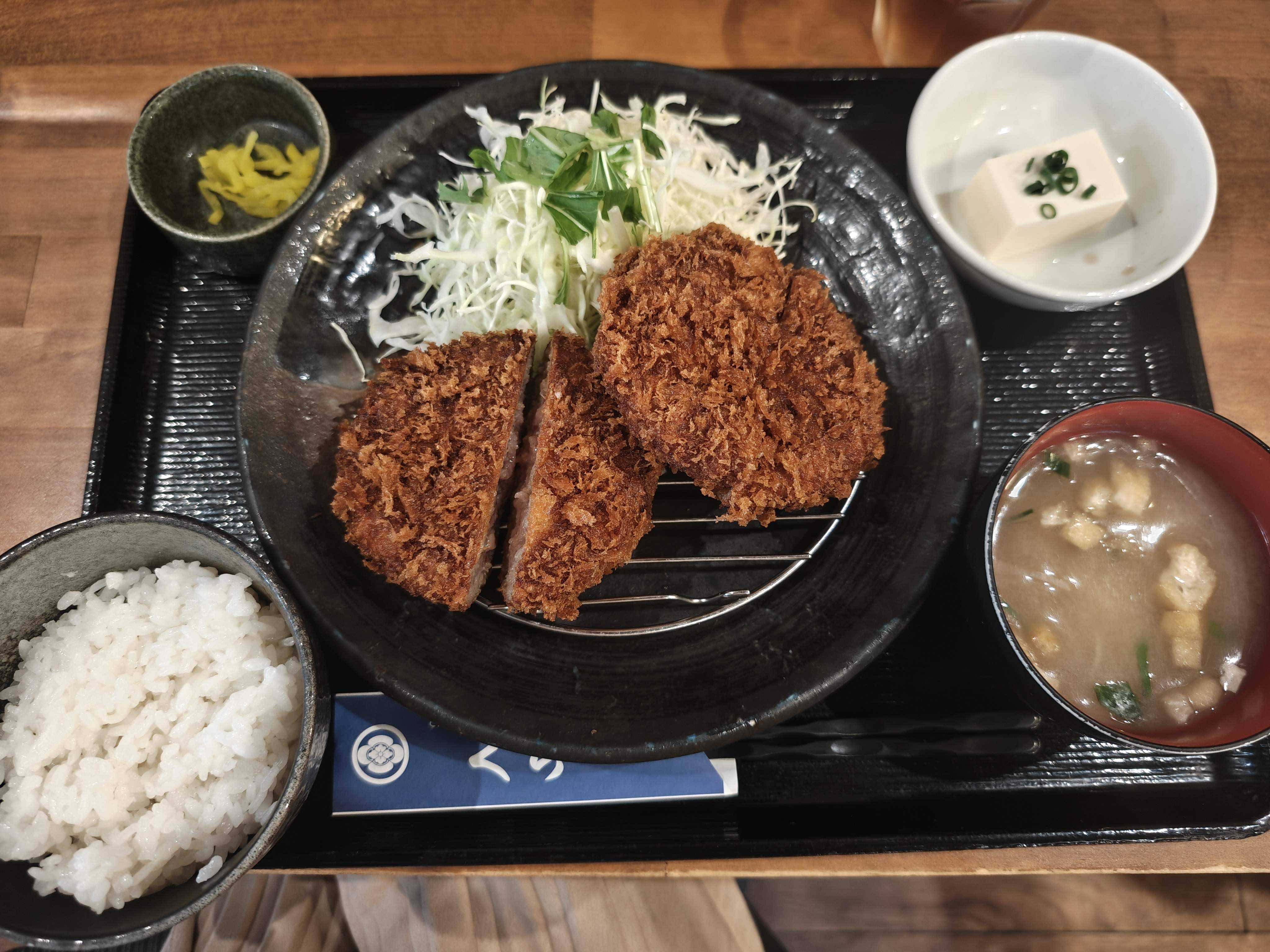 新橋・虎ノ門　一人ランチ　とんかつ 酒菜 くら　メンチかつ定食
