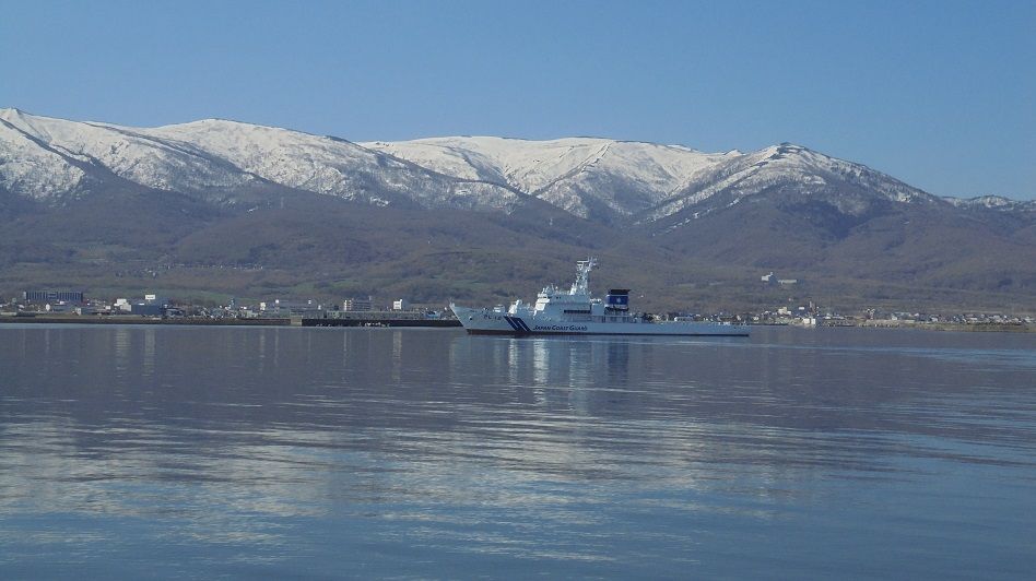 北海道旅先 岩内港防波堤で釣り アブラコ2匹 ヒラメ4枚 Nv350 キャラバンの新車ルートバン3人乗りをベースに車中泊用にベットなどの内装を自作しました Youtube にオートキャンプ場など出かけた先を動画にしてupしてます 楽天ブログ