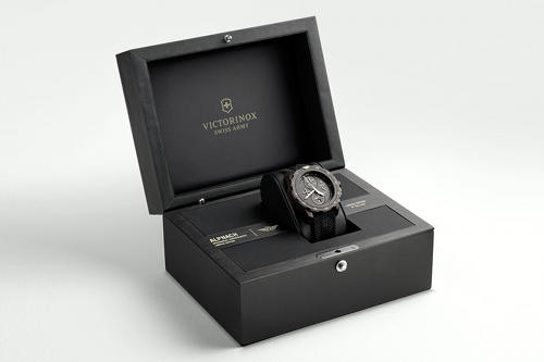 Victorinox-Timepieces-Alpnach-Limited-Edition-2012-03.jpg