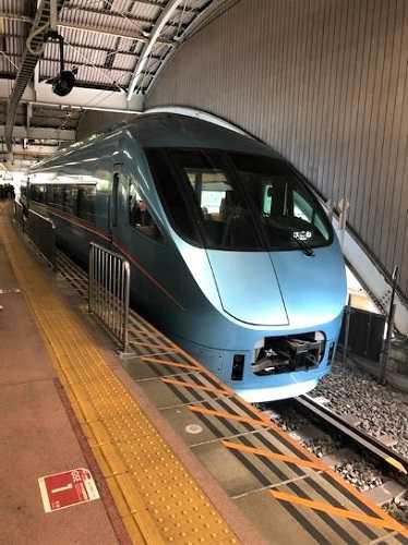 地下鉄線を走るロマンスカー 秋 箱根旅行記１ ハイネの森 楽天ブログ