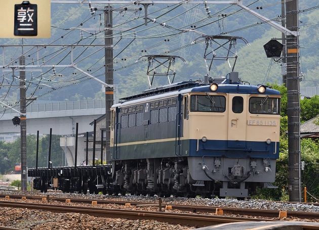 EF65-1135 2016.05.24 配7980レ.jpg