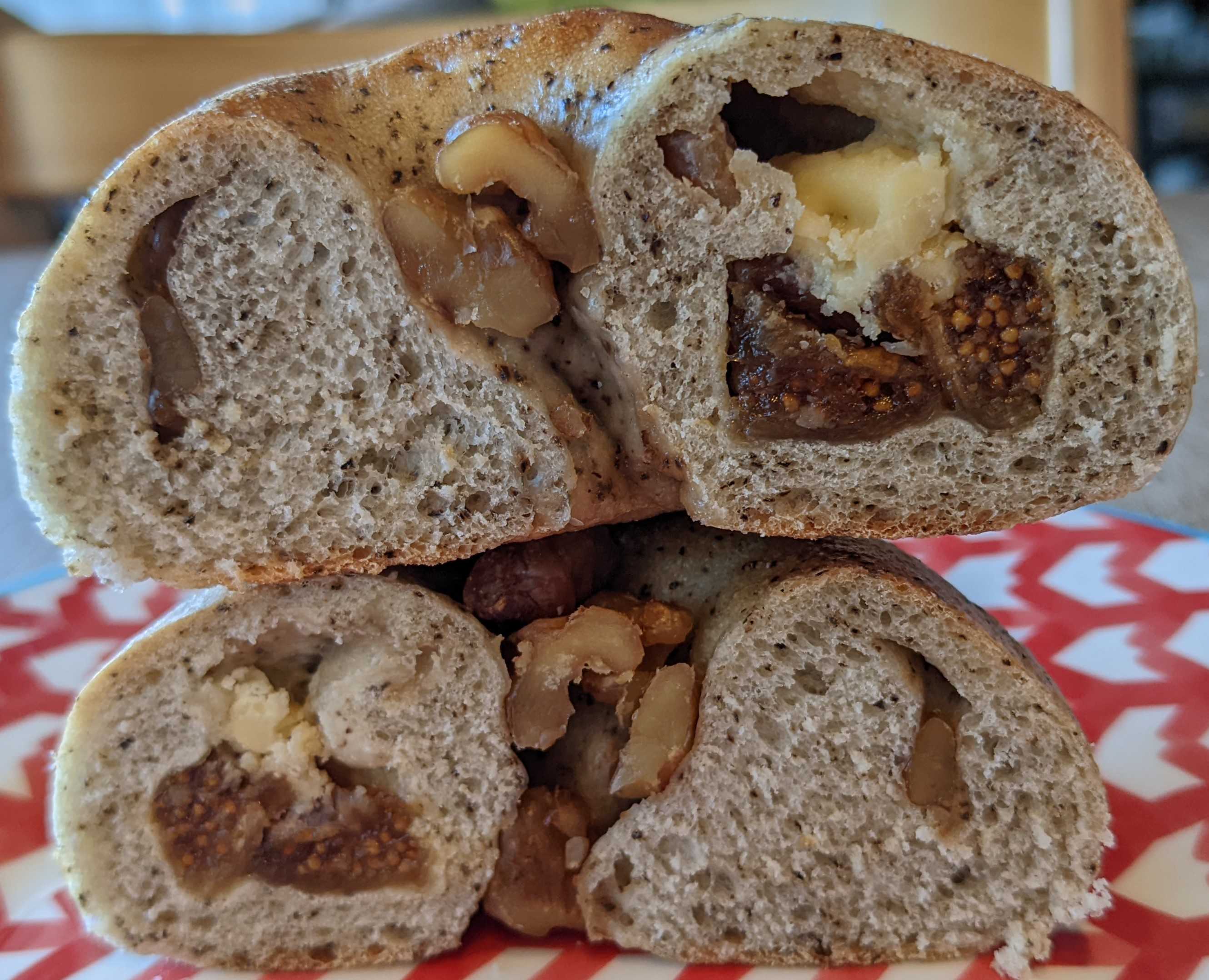 名古屋市緑区コナモーレ(con amore)　通販　紅茶いちじくミルクの断面