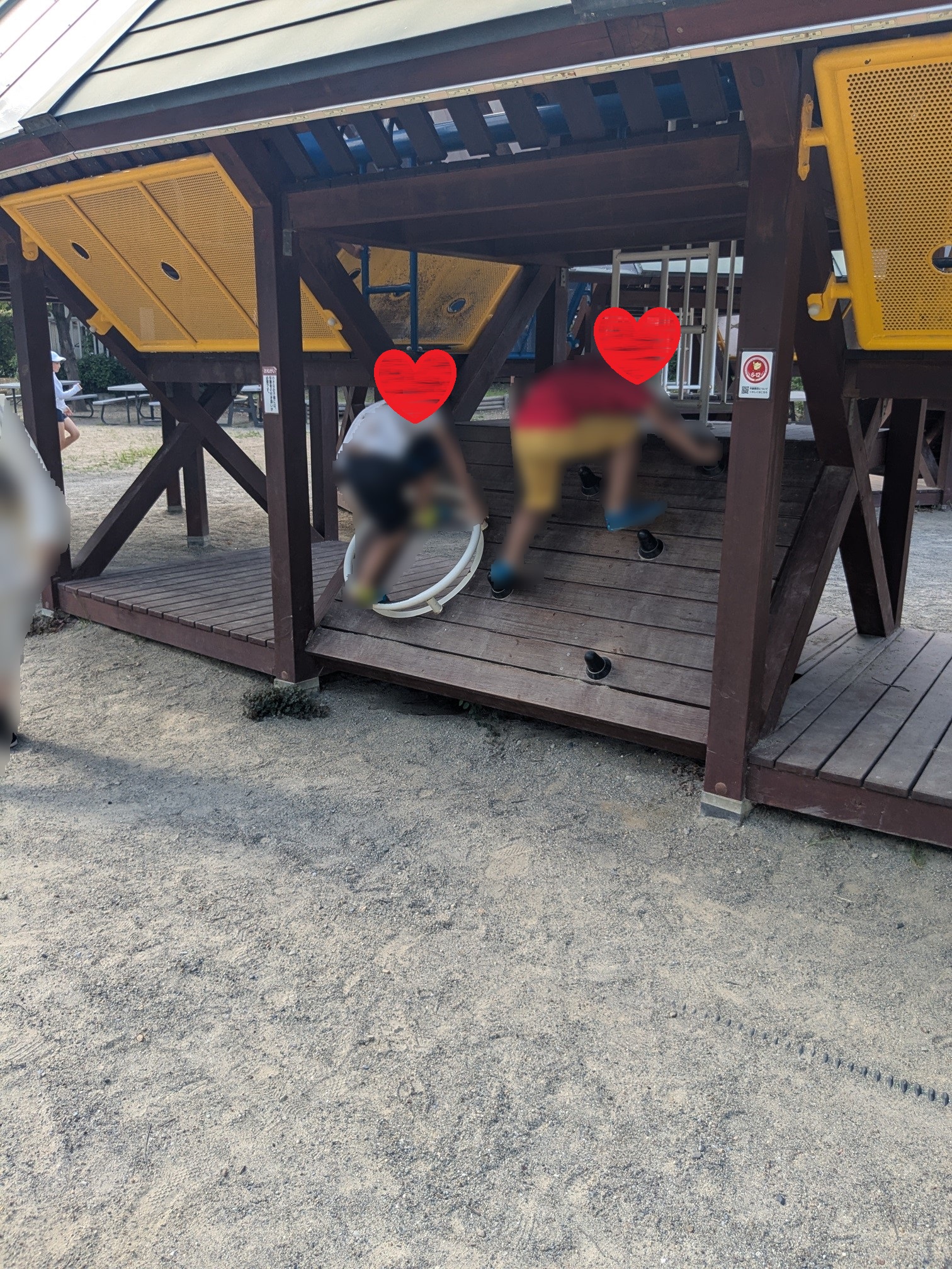 夏休みのオアシスパーク　巨大なアスレチック　さかなの遊具