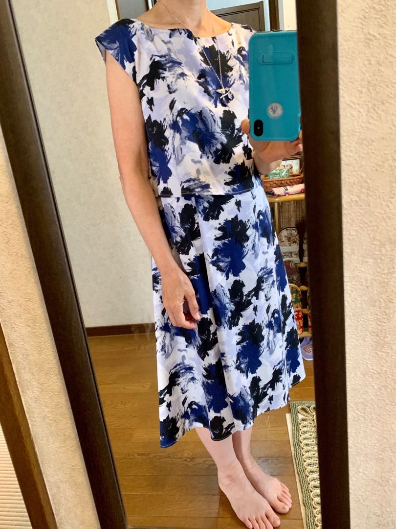 紺 青 白の花柄ワンピース 長女手作りの鳥とアメジストのペンダント 青のヘアバンド 青の花柄のマスク 昨夜作ったものです Music Land 私の庭の花たち 楽天ブログ