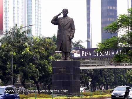 patung sedirman.jpg
