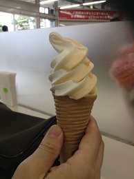 酒々井PA上り　みかんとバニラのミックスソフト