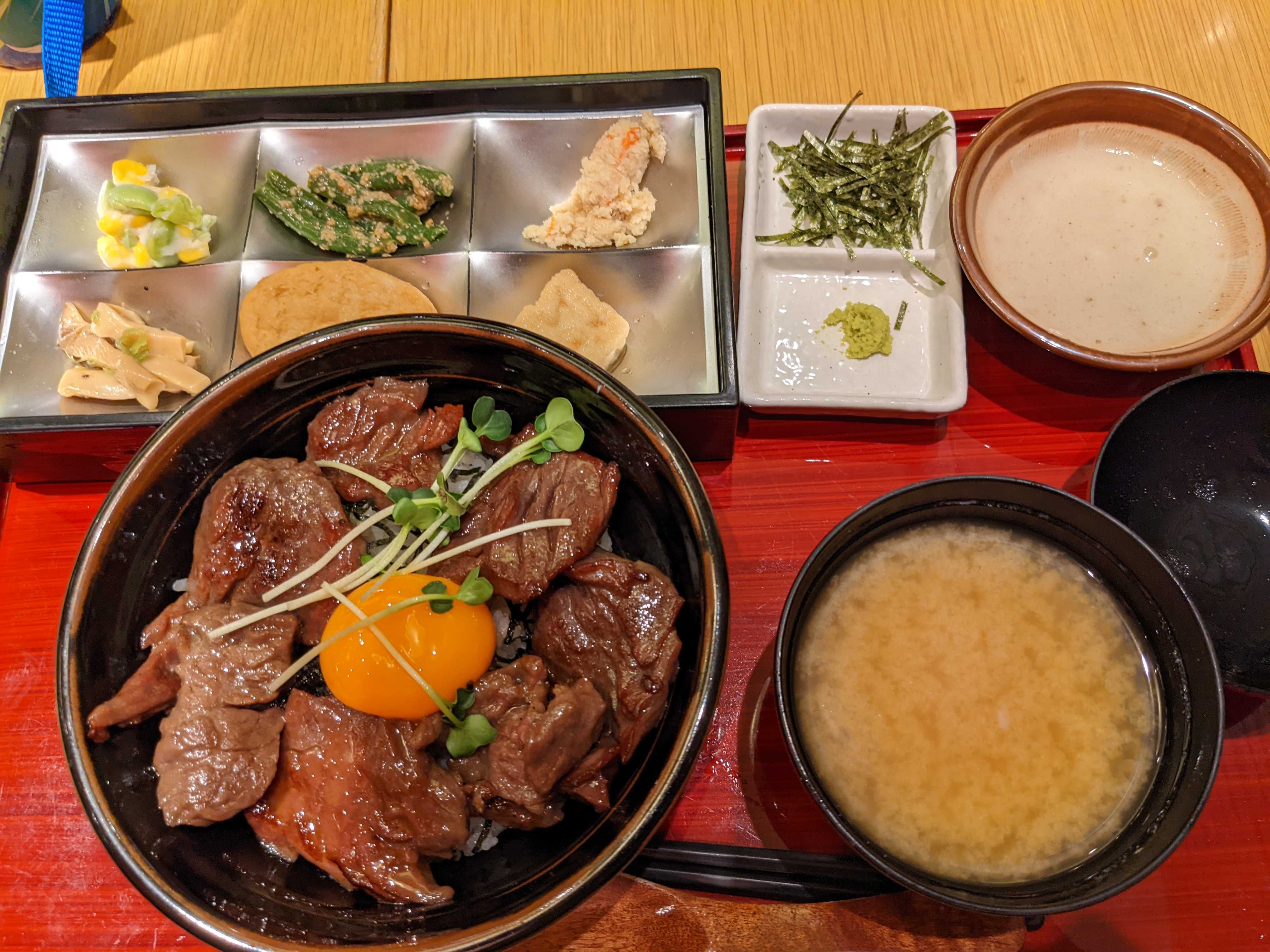 【閉店】牛ハラミ丼とおばんざいのセット ＠山薬清流庵 イオンモール幕張新都心店 | chococco のスイーツ*パン倶楽部 ひたすら食い意地