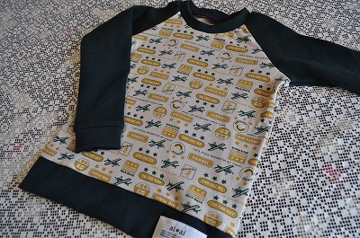 ヒコウキ柄ロンＴ