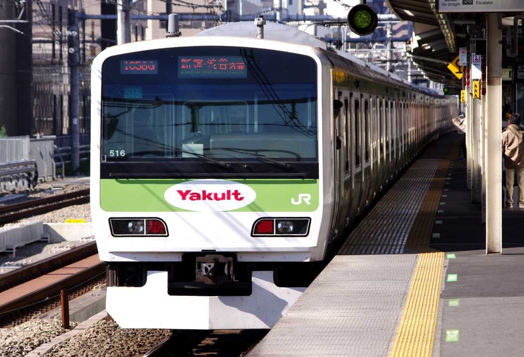 E231系500番台：山手線（ラッピング編成） | マル鉄鉄道写真館