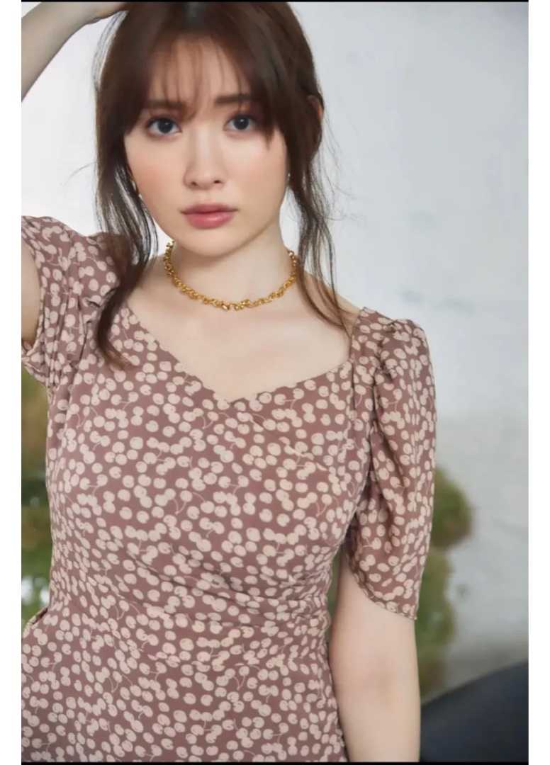 小嶋陽菜ブランド herliptoのチェリーワンピース🍒 | アラサー