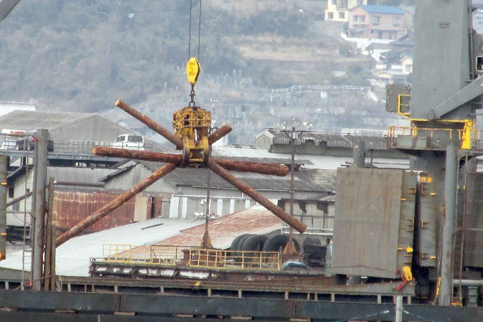 木材運搬船からの荷降ろし作業 | 気ままな生活 - 楽天ブログ