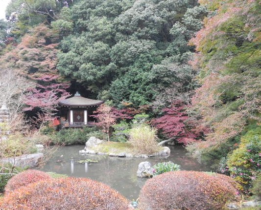 2015-11 山科毘沙門堂晩翠園の紅葉.jpg