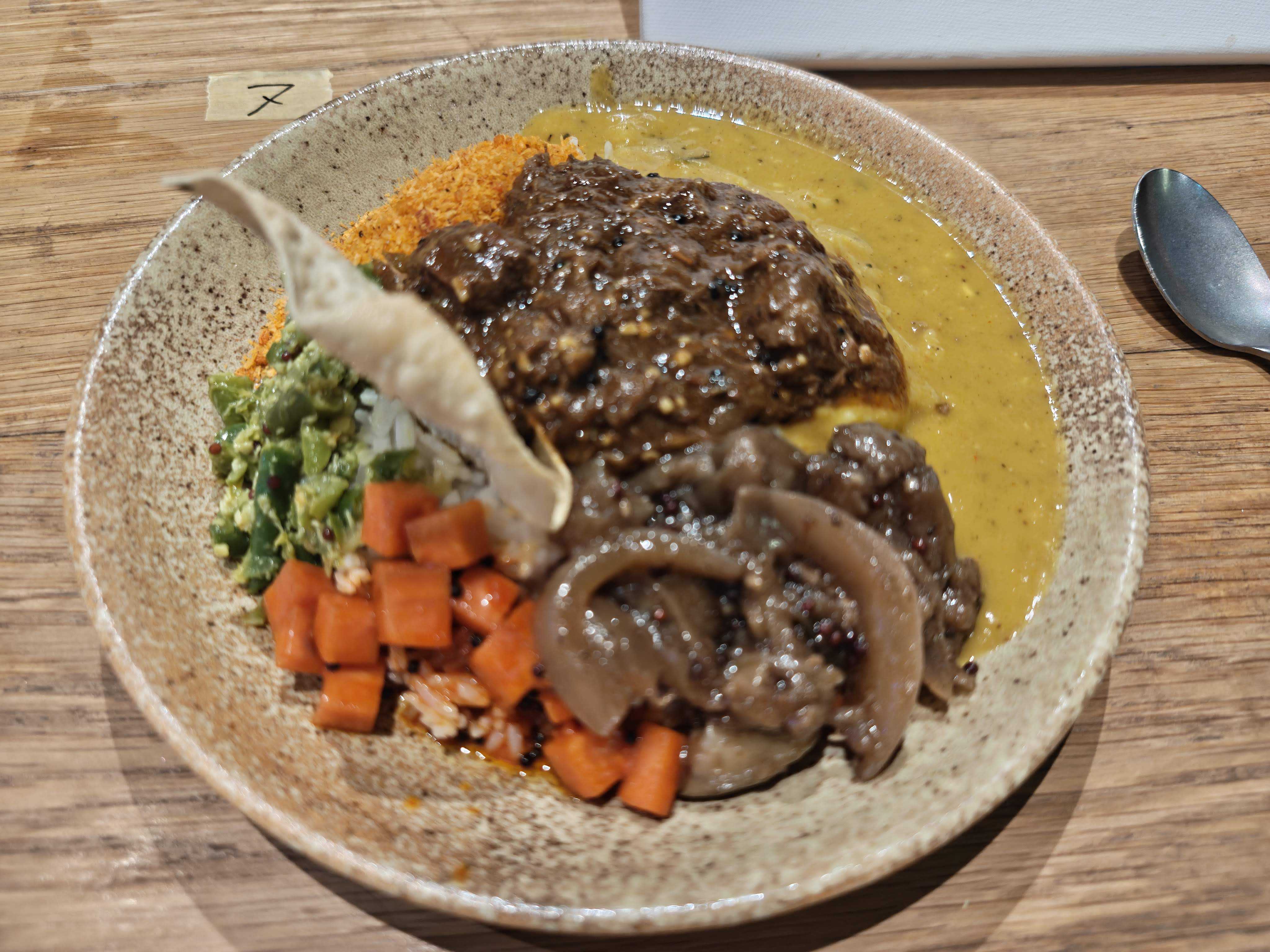 京成中山　256nicom 虎ノ門ヒルズのポップアップ店舗　スリランカカレー　牛筋カレー