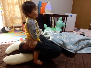 父の顔を枕に