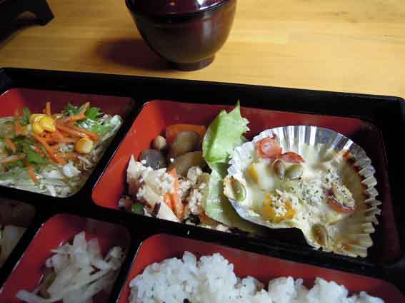 アメリカンステーションの「鶏のバジル焼き」-2♪