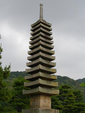 宇治浮島の十三重の塔