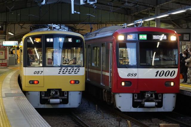 京急 並びの品川駅5