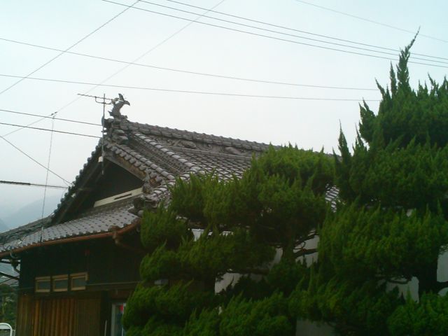 寒川の瓦屋根.jpg
