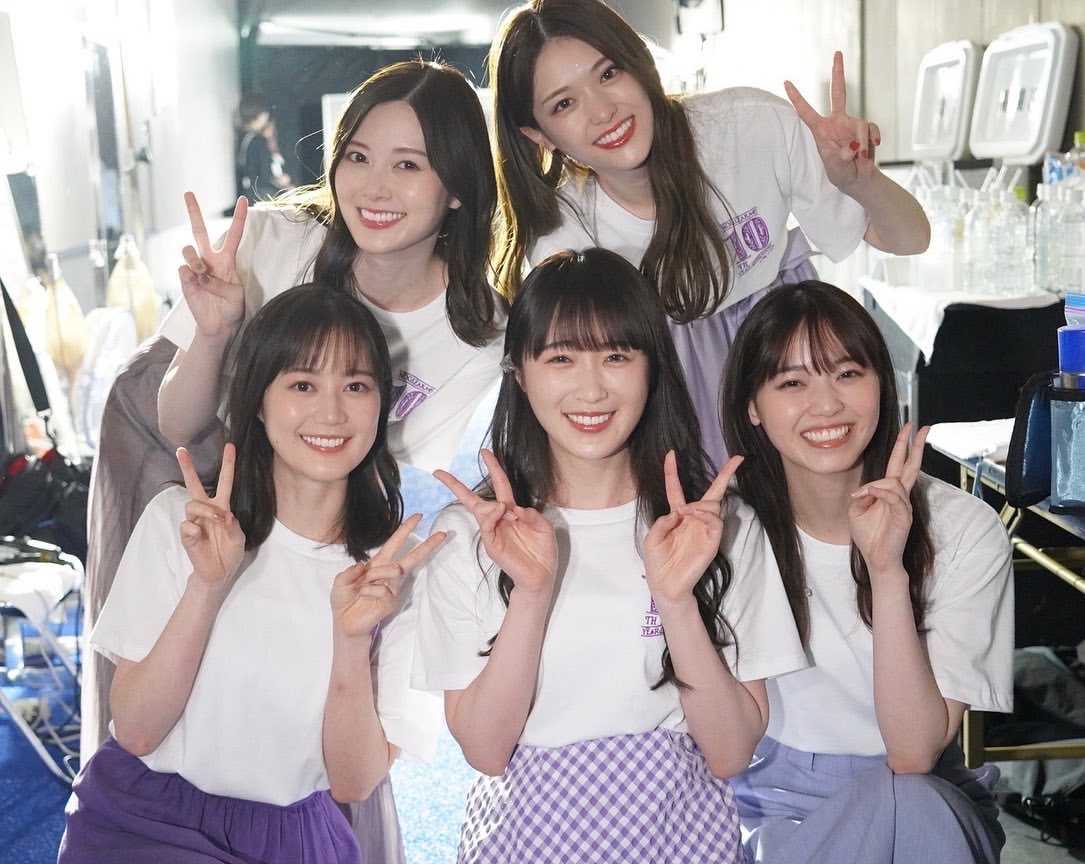 ☆乃木坂46♪OG集合写真公開「生田・高山・西野・白石・松村