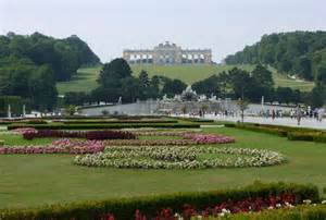 シェーンブルン宮殿より望む丘