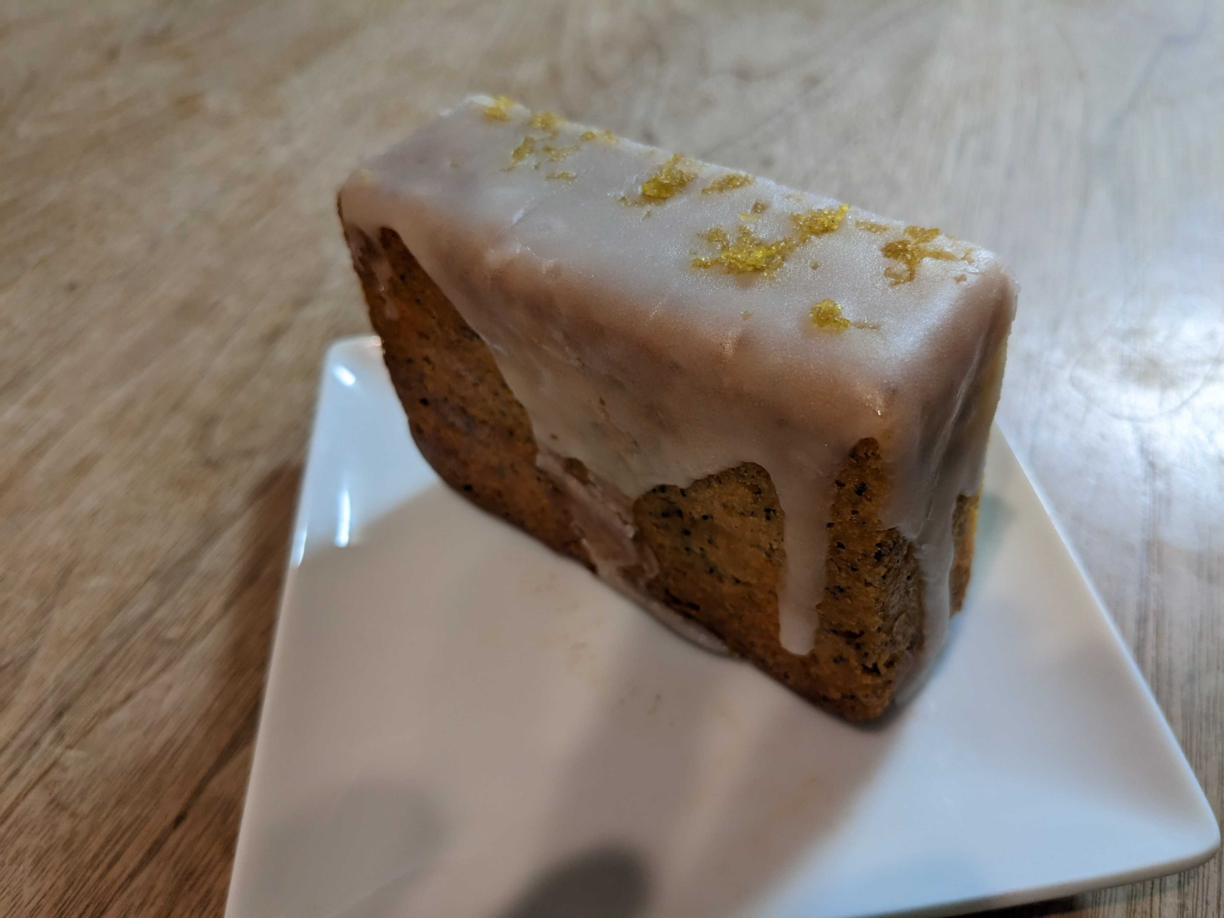 広島レモンとポピーシードのケーキ