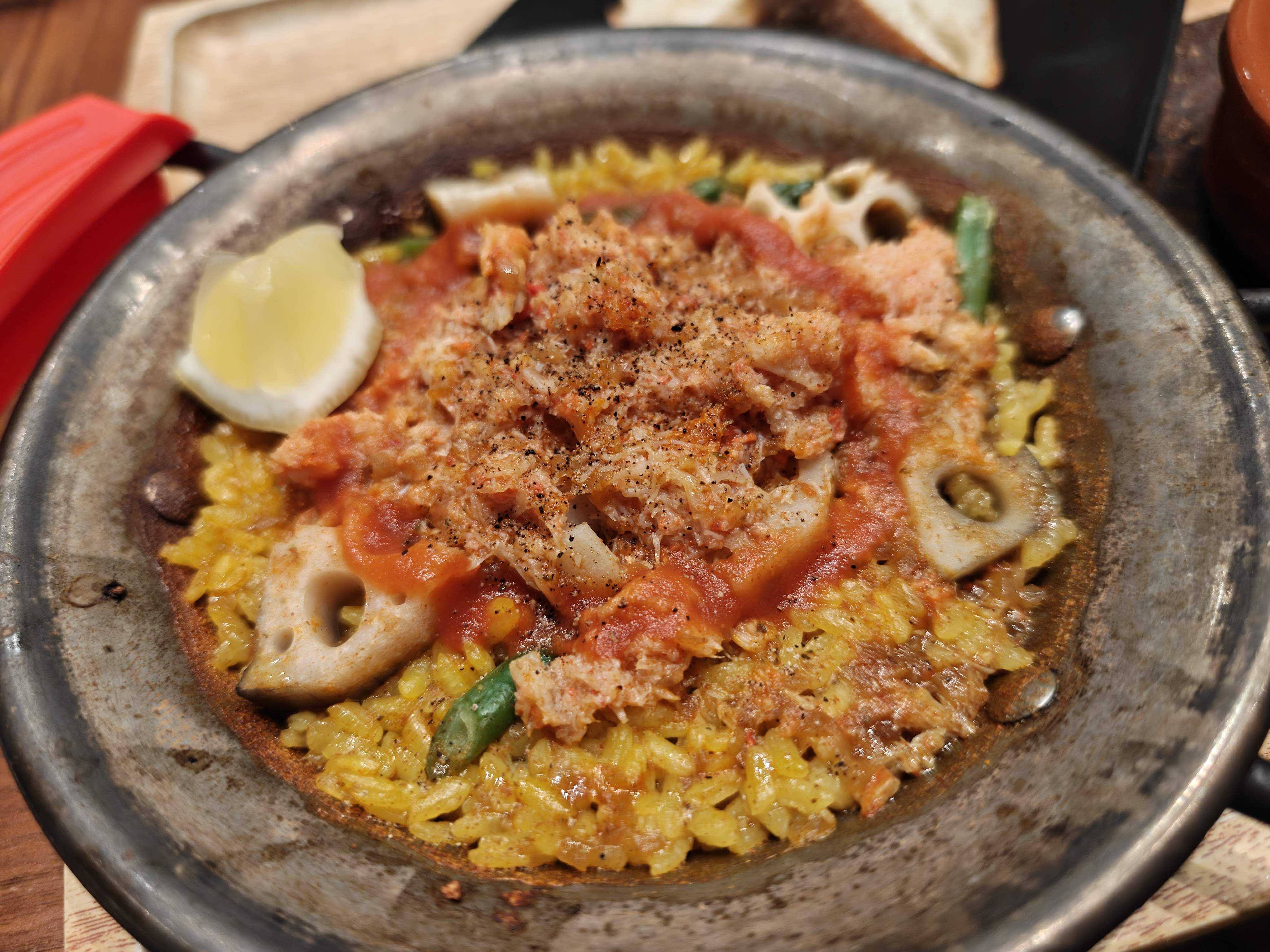 虎ノ門ヒルズ　Bar Espanol PICAR (ピカール)　ランチ ズワイ蟹とレンコンのパエリャ & 海老とキノコのアヒージョ