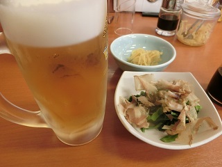 生ビールとほうれん草.jpg