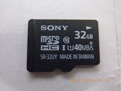 通常のSDカード：SONY SR-32UY　(32GB)　表