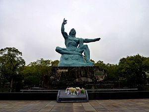 長崎平和祈念像