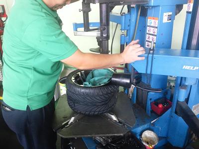 10ｲﾝﾁﾀｲﾔ交換