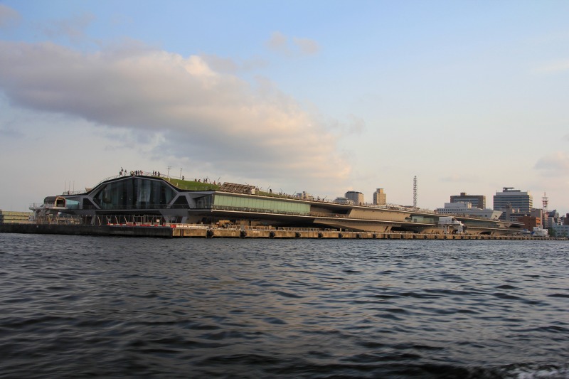 横浜・シーバス_03大桟橋.jpg