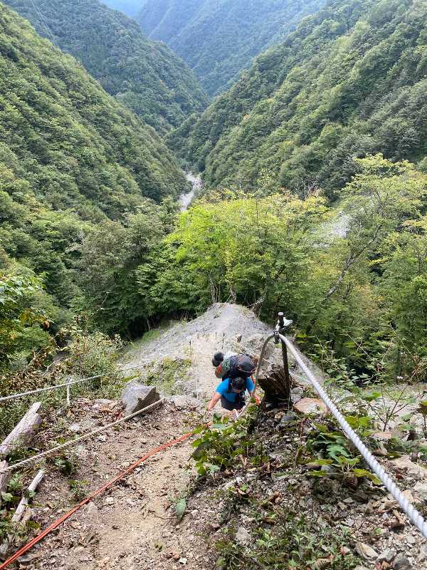 伊奈街道・新倉～伝付峠（転付峠、でんつくとうげ・1,990m）～二軒小屋（2）熟練者以外にはお薦めできません | 醍醐山と下部（しもべ）温泉