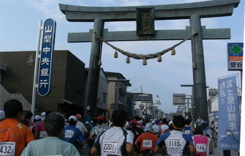 20120727富士登山鳥居