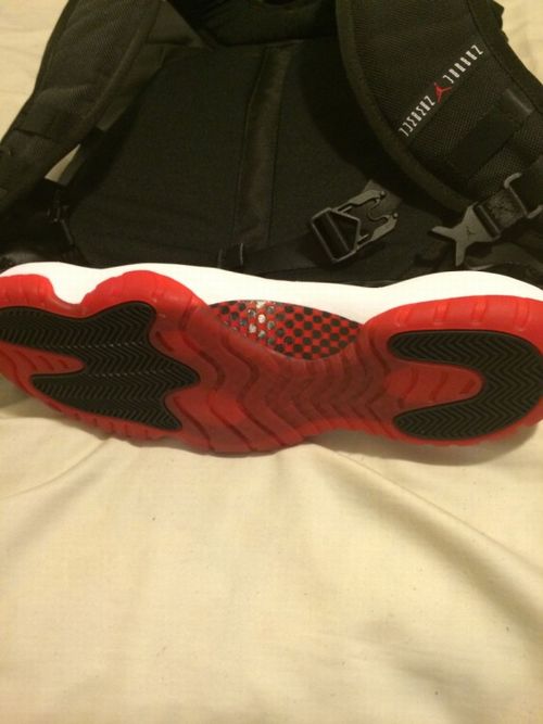 air-jordan-11-bred-bag-04-570x760.jpg