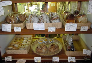 屋久島　樹の実　パン販売コーナー