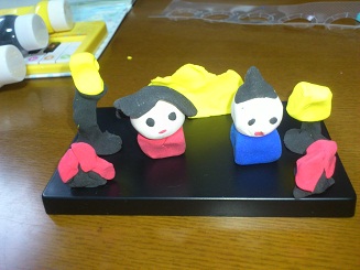 粘土でお雛様を作りました.jpg