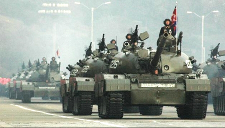 北朝鮮の軍事パレード.jpg