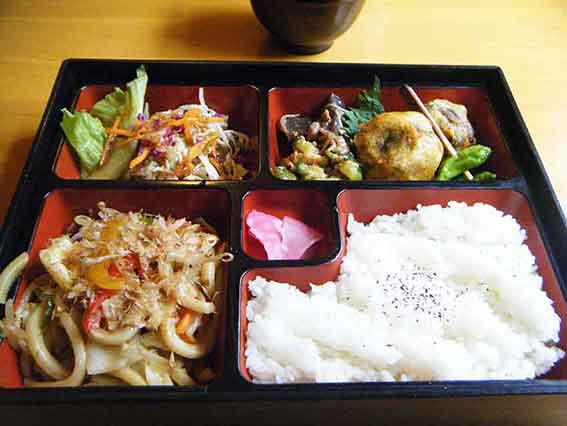 アメリカンステーションの「しょうゆ焼きうどん」-1♪
