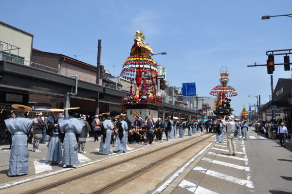 高岡御車山祭